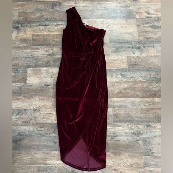Baltic Born Kourtney Velvet One Shoulder Midi Dress - Picture 6 of 9